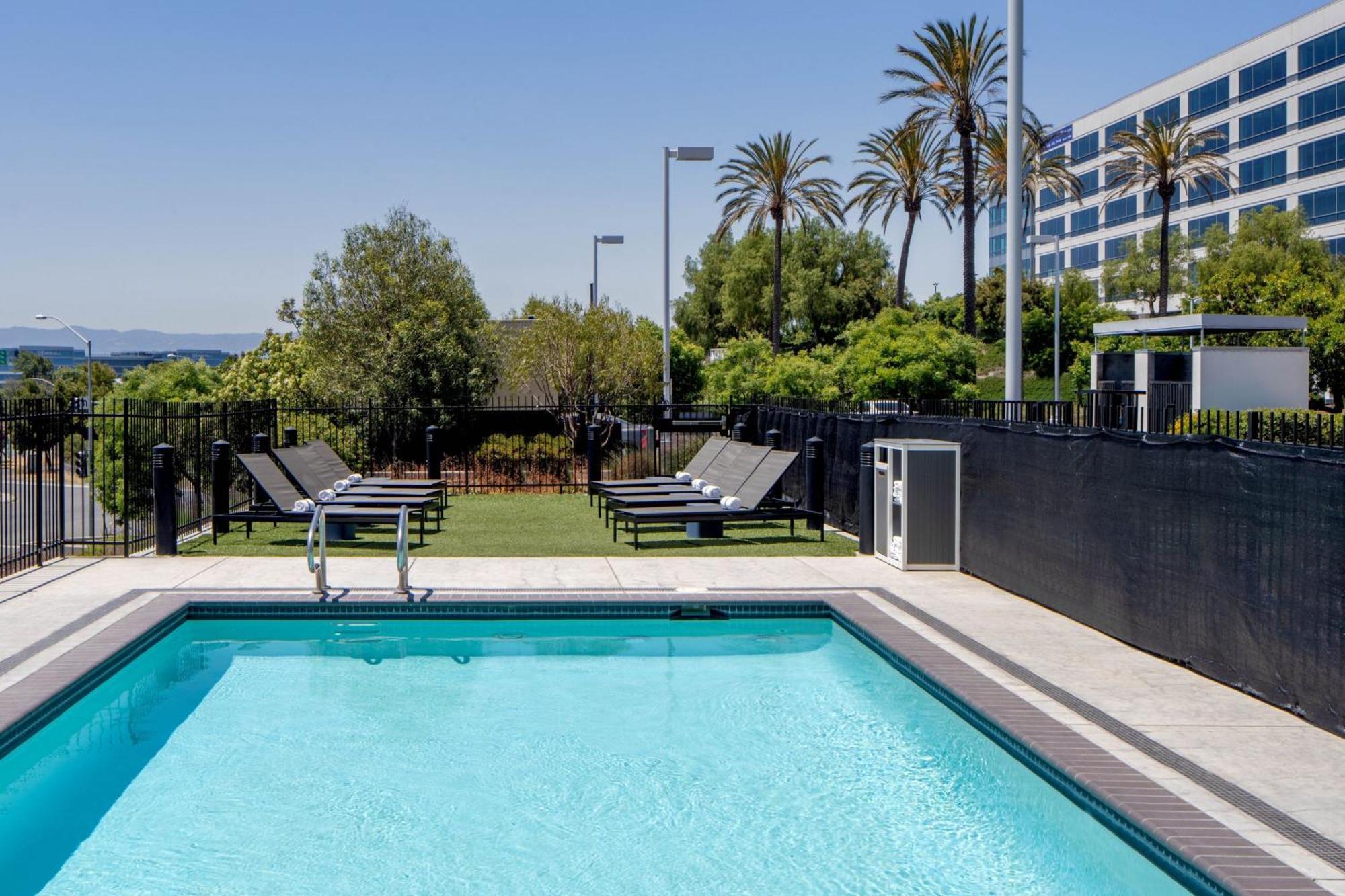Aloft Santa Clara - San Jose North Hotel Exterior photo