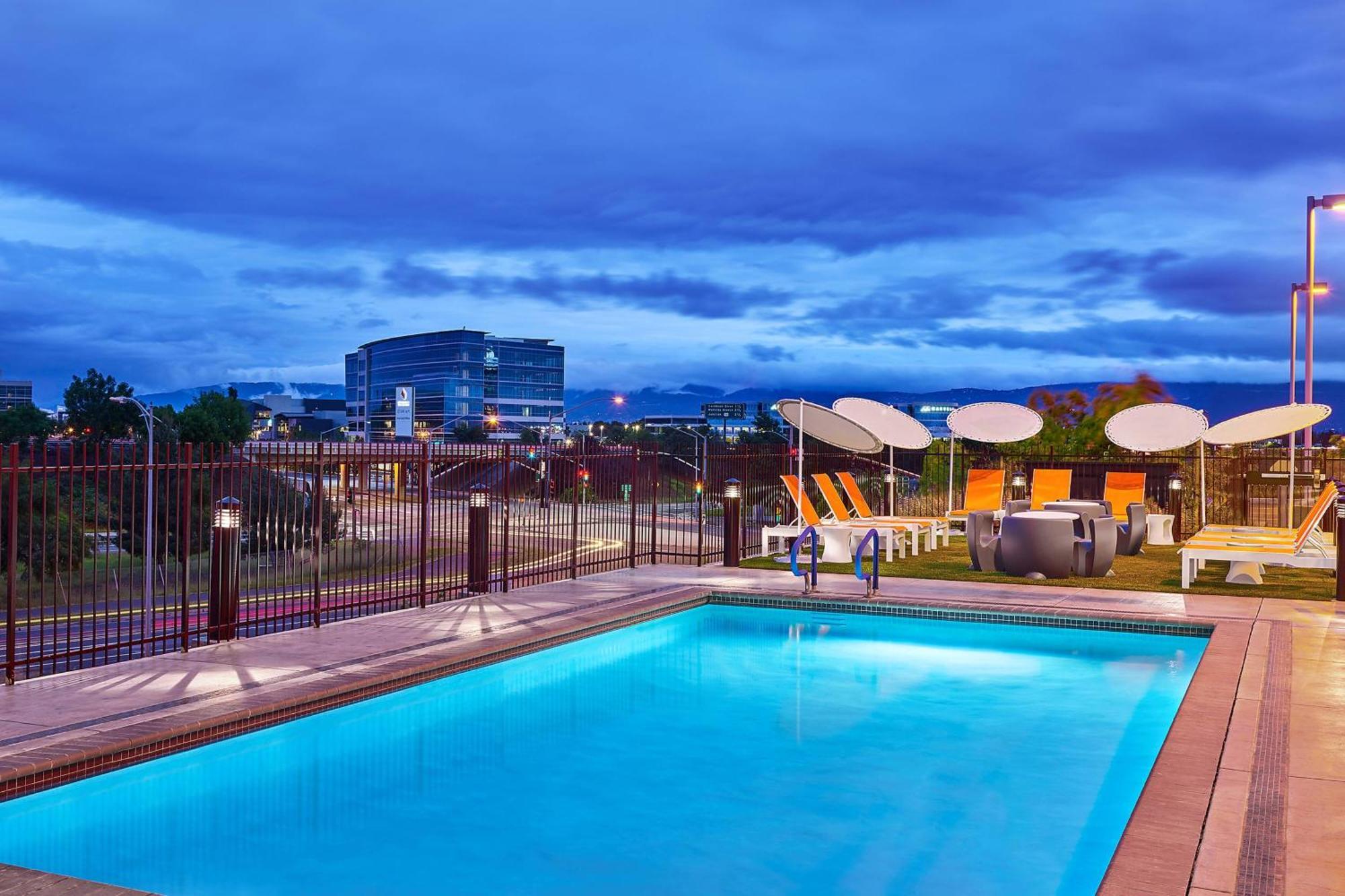 Aloft Santa Clara - San Jose North Hotel Exterior photo